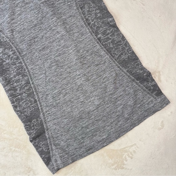 NEW American Eagle Grey Athletic Tank Top - Picture 3 of 9